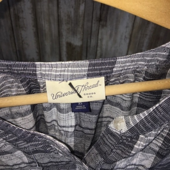 Universal Thread Grey Plaid Button Down - Picture 5 of 5